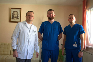 Хірурги обласної клінічної лікарні закрили велику рану в животі пацієнта